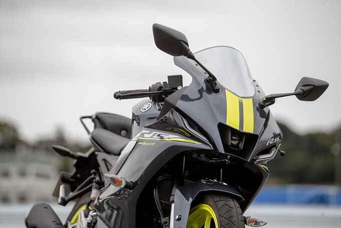 ڥޥ YZF-R15 赭ȴ50ߥ㥹ȡ250ccˤ⸫ꤷʤ饹Ķϥڥåޥ