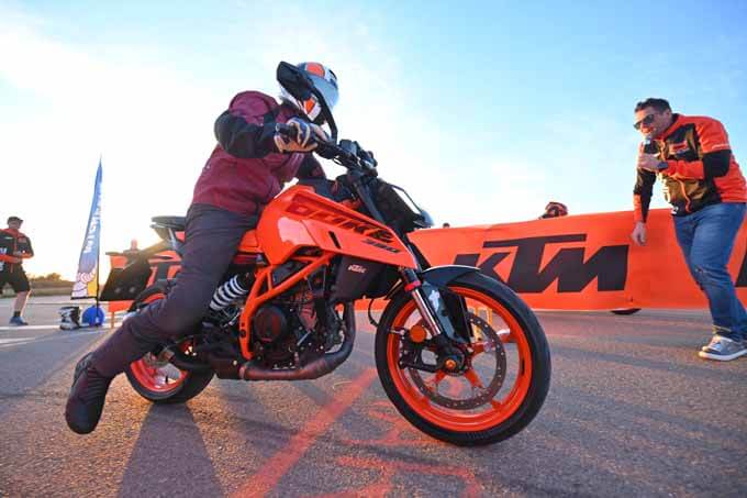 【KTM 390デューク 海外試乗記】全てが新しい第3世代、洗練された走りでスポーツ純度もワンランクアップの04画像