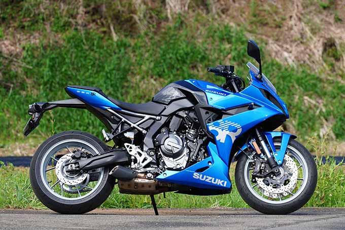 【スズキ GSX-8R 試乗記】心地よさをもたらすカギは人間味の強さだの01画像