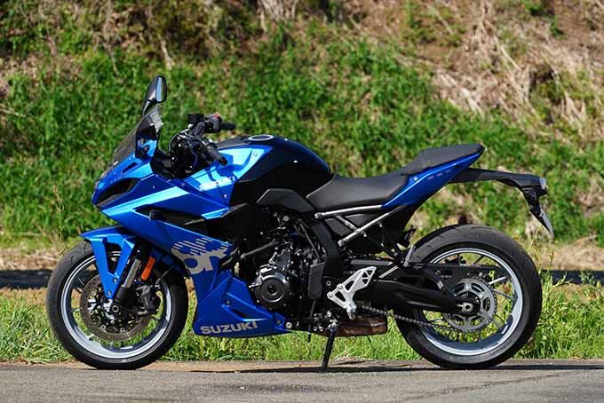 【スズキ GSX-8R 試乗記】心地よさをもたらすカギは人間味の強さだの02画像