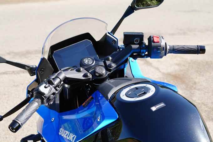 【スズキ GSX-8R 試乗記】心地よさをもたらすカギは人間味の強さだの21画像