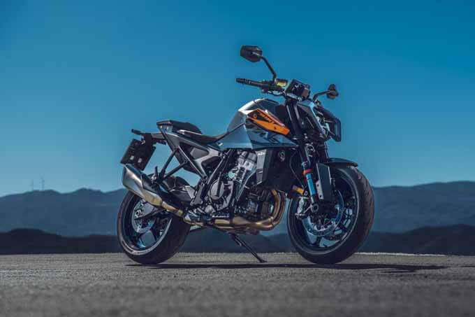 【KTM 990デューク 海外試乗記】リッタークラスとは思えない自在性でアグレッシブでも扱いやすいの08画像