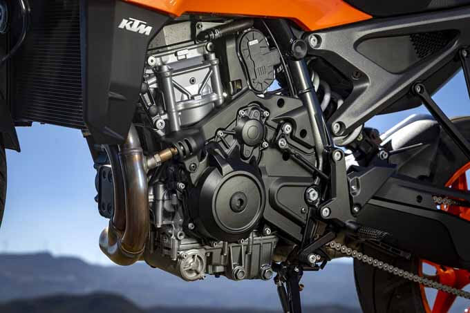 【KTM 990デューク 海外試乗記】リッタークラスとは思えない自在性でアグレッシブでも扱いやすいの09画像