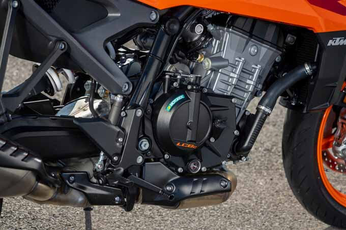 【KTM 990デューク 海外試乗記】リッタークラスとは思えない自在性でアグレッシブでも扱いやすいの10画像