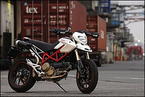 ドゥカティ HYPERMOTARD 1100S 写真