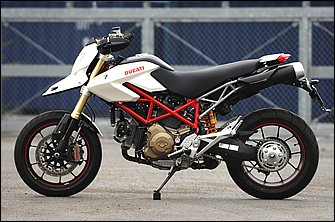 ドゥカティ HYPERMOTARD 1100S 写真