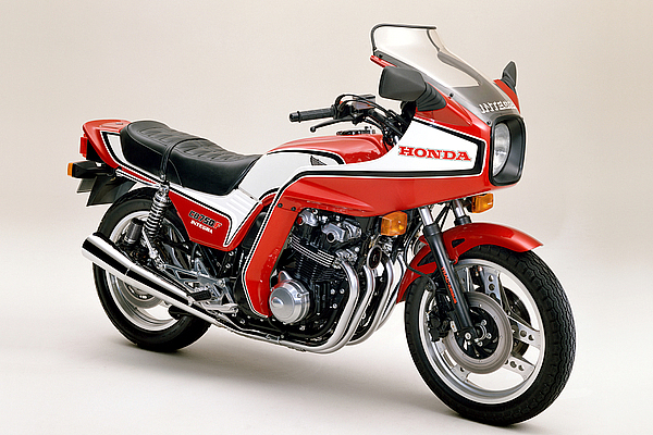 絶版フラッグシップの誘惑 ホンダ Cb750f Cb900f 1979 1984 特集記事 バイクブロス