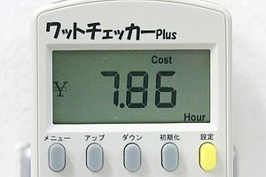 充電中の１時間当たりの電気代は約7.9円との結果でした。単価としては高い数値ですが、４時間で充電が完了するので、一回あたりの充電代は約31円と、これまでの電動バイクと比較しても平均的な数値と言えます。ちなみにイーレッツWではバッテリーを２個搭載していますので、バッテリーを２個とも充電するには、トータルで約62円かかるという計算になります。（東京電力エリアにて日中計測の数値）