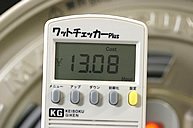 電気代は一時間当たり約13.1円。バッテリー満充電まで3時間とすると、電気代は約39.3円です。他車と比べて若干割高ですが、蓄電池の機能を持ち合わせるバッテリーとすれば、決して高い電気代ではないと言えます。