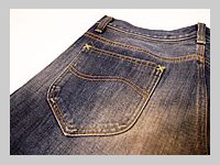 縫製の良さはLEEのジーンズの得意とするところ。バックポケットの刺繍やヒゲなど、ジーンズ好きも納得の仕上がりに。