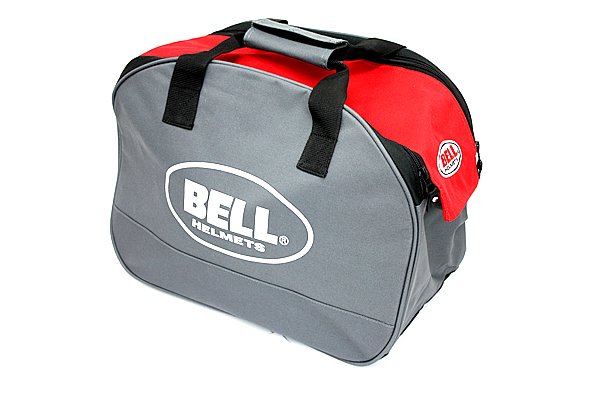 高価なヘルメットを保護するBELLのロゴ入りヘルメットバッグも同梱される。これもファンにとってはたまらないサービスと言えるだろう。