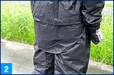 裾から雨が進入するのを防ぐインナースカート。