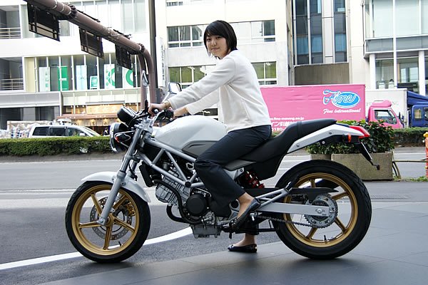 75+ 250cc バイクおすすめ 女性 かわいい壁紙