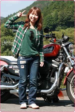 Sakiccho With ハーレーダビッドソン Xl8r 女性ライダーストリートスナップ 最新のアメリカン クルーザーのバイク総合情報メディア バイクブロス マガジンズ
