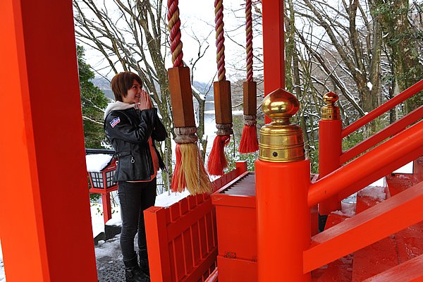 「縁結び」で有名な九頭龍神社なので、いつもよりも一生懸命お願いするのです。毎月13日の月次際には全国から良縁を望む多くの男女が訪れます。