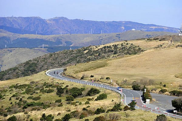 伊豆半島の醍醐味といえば沢山のライダーが訪れる有料道路「伊豆スカイライン」を走ること。初めて走る人は、気にせず自分のペースで堪能してください！