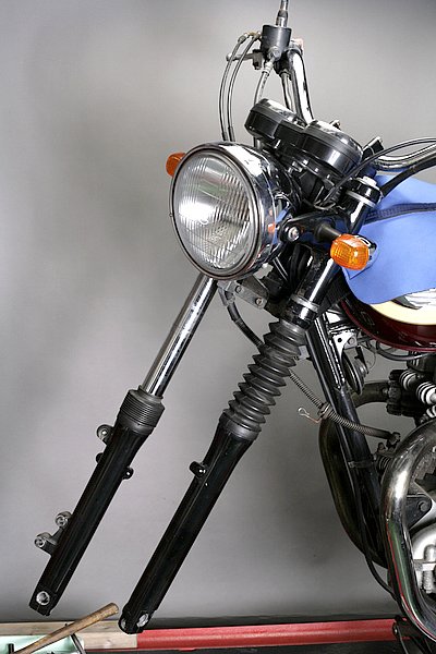 フロントフォークオーバーホール 編 その1 バイク基本整備実践 バイクブロス マガジンズ