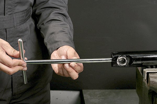 フロントフォークオーバーホール」編 その5 バイク基本整備実践 バイクブロス・マガジンズ