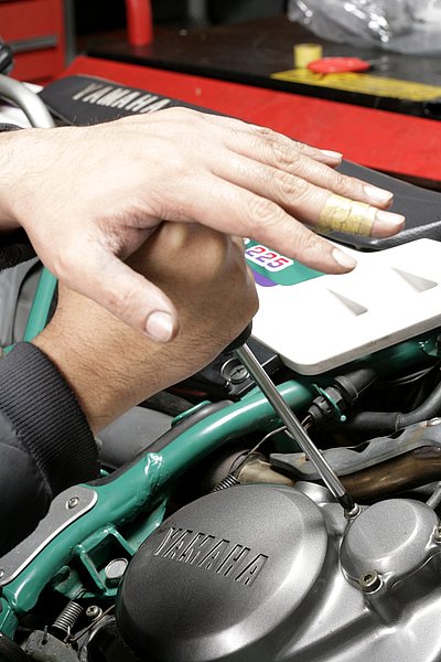 ドライバーの種類と使い方 その１ 工具の使い方実践 バイクブロス マガジンズ
