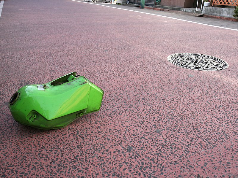 サビが出なくなるまで洗浄を繰り返し、仕上げはガソリンで洗浄。中を完全に乾燥させてからガソリンを満たせばOKだ