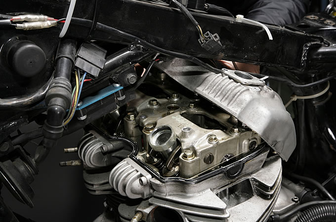 第1回 カワサキW650ボアアップ【腰上分解編】 メンテナンス 第1回 カワサキW650ボアアップ【腰上分解編】 メンテナンス