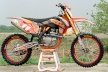KTM 450SX-F RIGHT VIEW@8@1/30b@ISO100