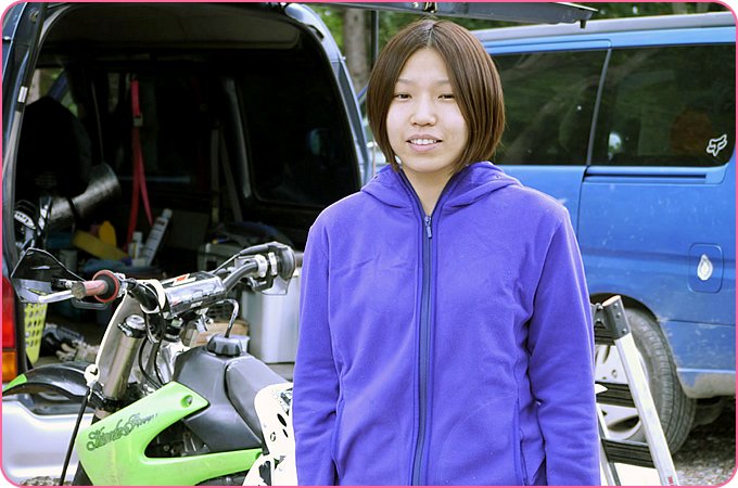 高橋 千恵子さんとカワサキ KX85-2