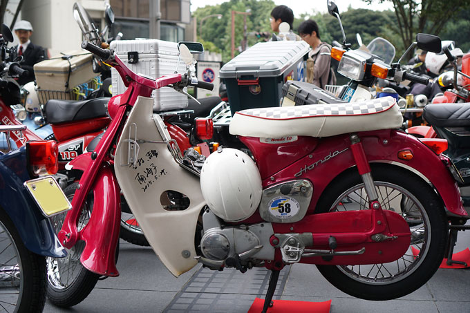 16カフェカブ青山で見つけたカスタムカブたち トピックス 原付 ミニバイクならバイクブロス