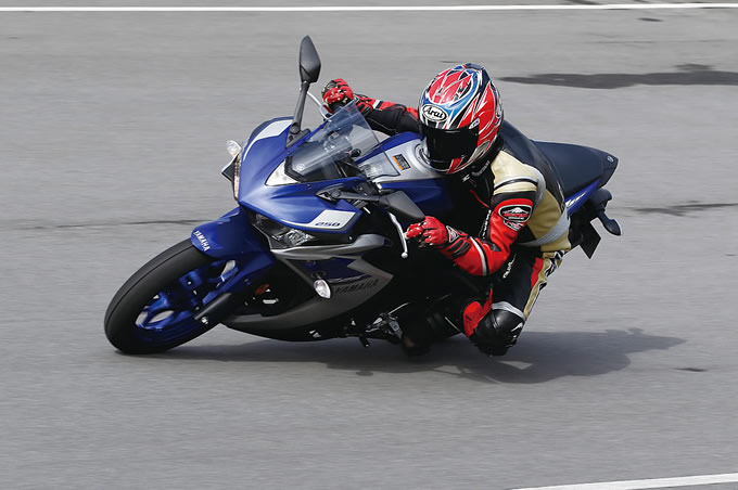 ヤマハ YZF-R25の画像