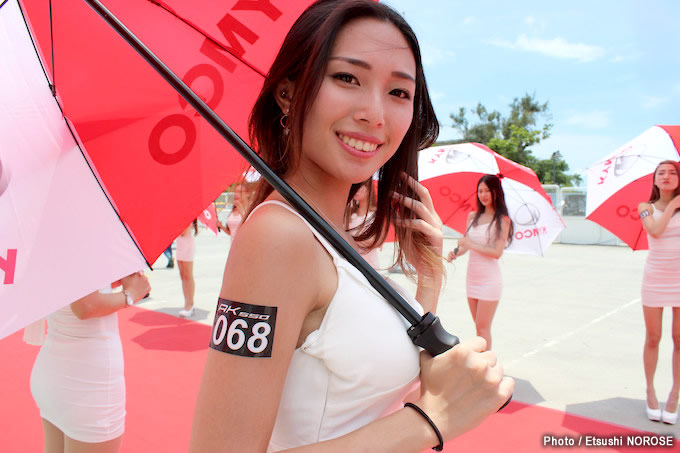 キムコ「AK550」台湾納車イベントレポート　美女100名の納車式典編
