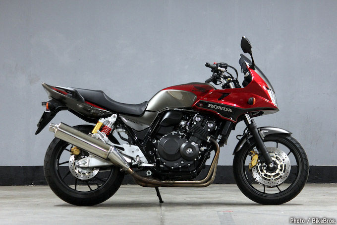 国産400cc定番バイクcb400sf Sbはシート高755mmでチェックする価値アリ トピックス バイクブロス マガジンズ