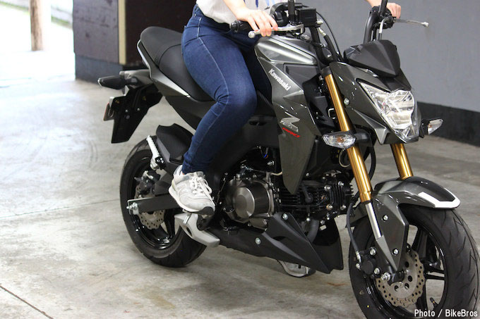 軽いはエライ！Z125PROの足つき比較