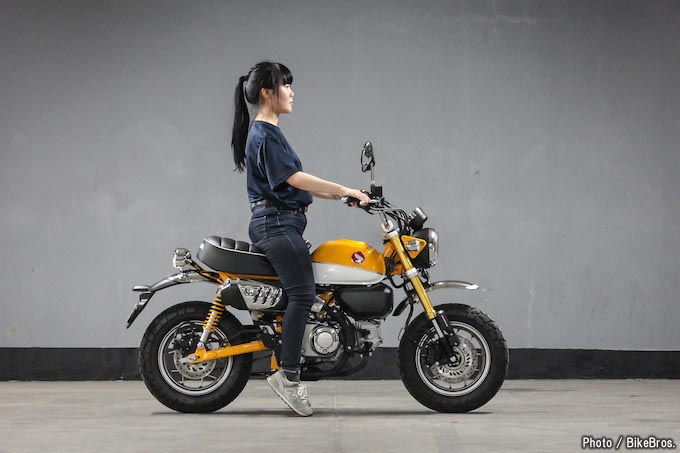 バイク足つきチェック 18年型モンキー125 Abs 人気者が125ccになって復活 フレンドリーさはそのままなのか トピックス バイクブロス マガジンズ