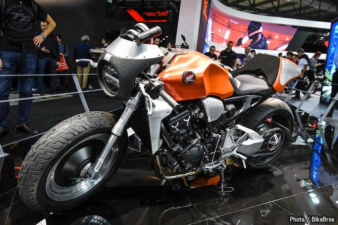 【EICMA2018】フロント片持ち車も登場！ホンダブースの過激なCB1000Rカスタム の画像