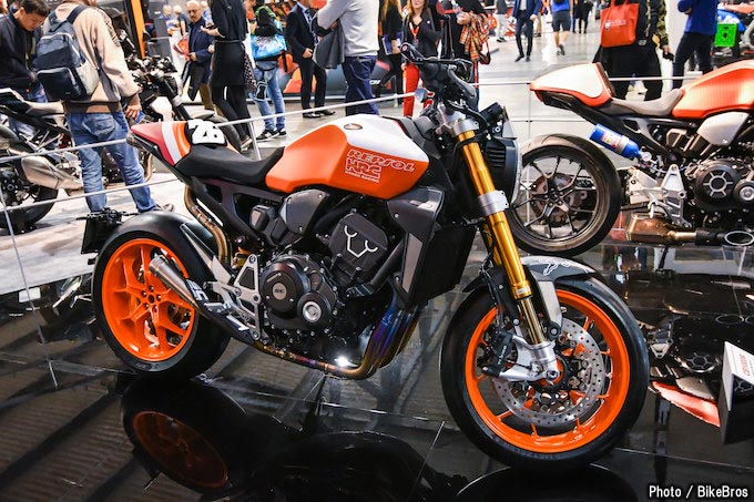 【EICMA2018】フロント片持ち車も登場！ホンダブースの過激なCB1000Rカスタム の画像