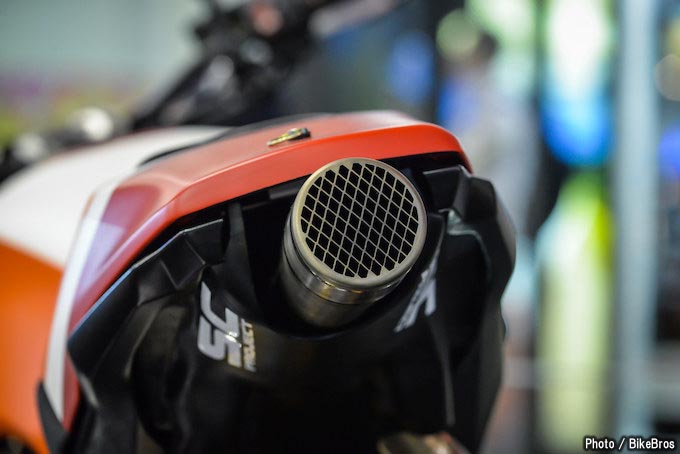 【EICMA2018】フロント片持ち車も登場！ホンダブースの過激なCB1000Rカスタム の画像
