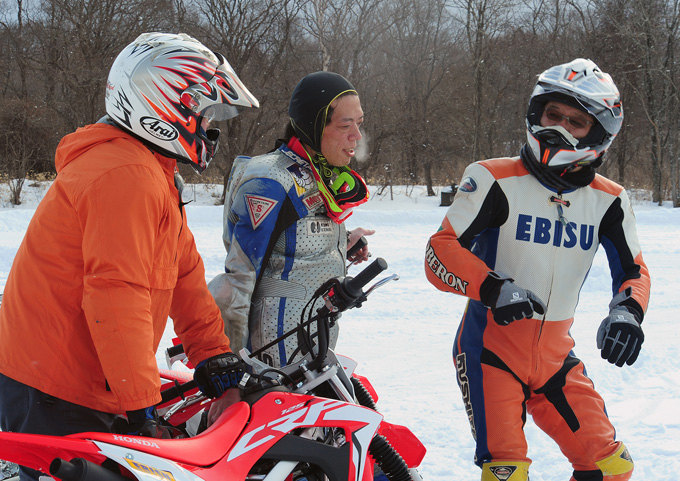 氷上をバイクで走る!! 北海道アイスサーキットトレーニングを開催