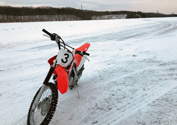 氷上をバイクで走る!! 北海道アイスサーキットトレーニングを開催