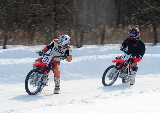 氷上をバイクで走る!! 北海道アイスサーキットトレーニングを開催