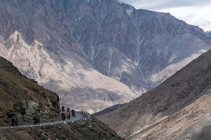 【ヒマラヤツーリング紀行】標高5,359m世界一高い峠道に挑む、毎日がアドベンチャーなバイク旅へのメイン画像
