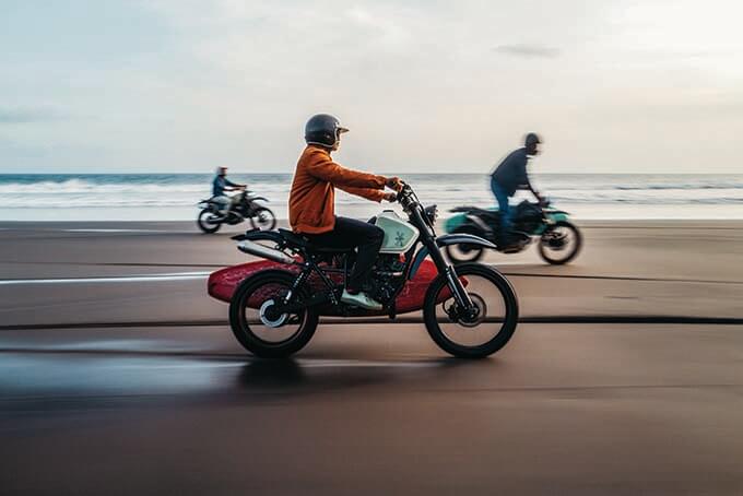 ブライトリングとバイクカルチャーが融合して誕生した2つのクロノグラフの画像04"