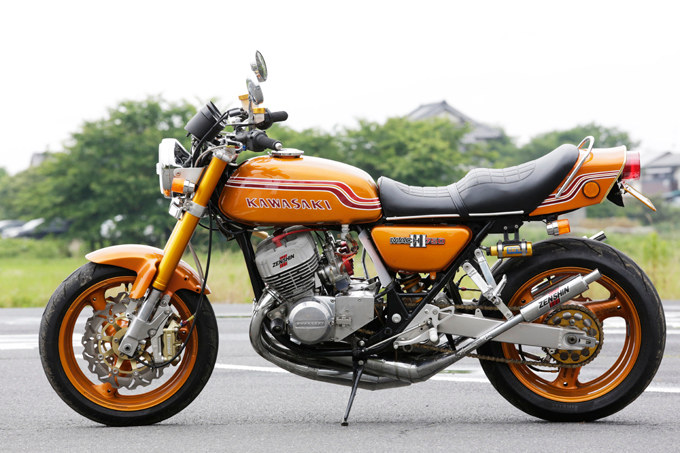 迫力満点のチャンバーと足周り！ インパクト抜群のカワサキ750SS H2の画像