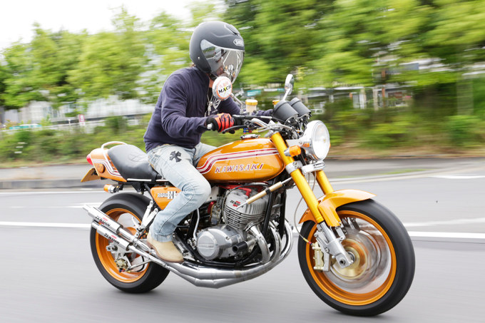 迫力満点のチャンバーと足周り！ インパクト抜群のカワサキ750SS H2の画像