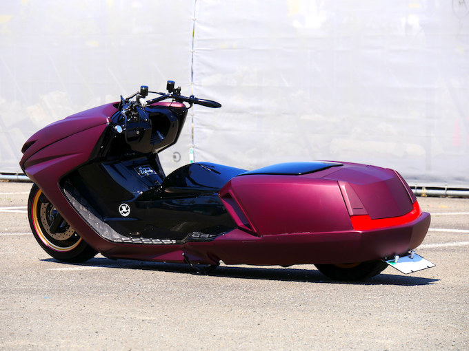 車高も見た目も極限まで低く これがマグザムのロースタイル プロが造るカスタム ビッグスクーターならバイクブロス