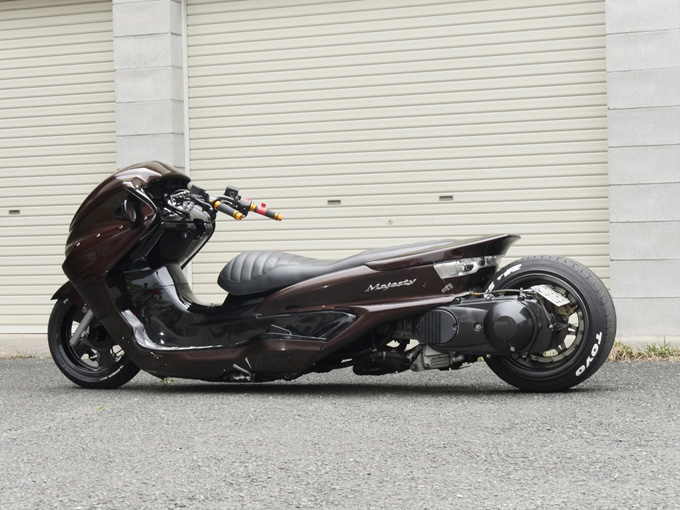 マジェスティCならではの正統派ロンホイスタイル プロが造るカスタム ビッグスクーターならバイクブロス