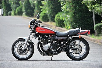 ベースは'74年式750RSでフレームは11カ所補強のほか、リヤサスレイダウン加工なども実施される。本文にある通り、パッと見は小ぎれいなライトカスタムZだが、細部を見るほどにその手の入れようが分かる、まさに玄人ウケする内容で仕上げられているのだ