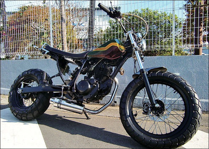 YAMAHA  TW200