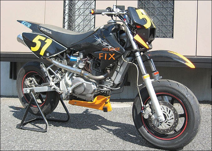 ホンダ XR100モタード