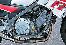 RSカタクラによるレースチューンを受けたYZF750R用エンジンは、後輪で125PSを発揮（STDのFZ750は国内：77PS、輸出：110PSを発揮。数字はいずれもクランク軸）。吸排気系はFCRφ39mmのキャブレター+デビル4-1EXシステムの組み合わせ。-1に変更し各部に後期対策パーツを投入している。キャブレターはFCRφ37mm、EXはオートマジック製ステンエキパイ+チタンサイレンサーにそれぞれ変更する。