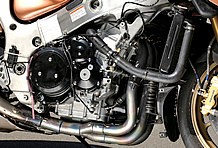 JE製φ84mmピストン、同3mmオーバーシリンダー、クロワー製チタンコンロッドなどを組み1397cc化されたエンジン。カムは2本とも純正のインテーク用で、独自タイミングでセッティング。